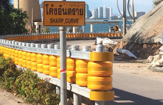 Αγορά Κίτρινο με μαύρες ρίγες προστατευτικό φράγμα ασφαλείας με τροχό από αφρώδες υλικό και αξεσουάρ για λύσεις φραγμάτων ασφαλείας online manufacture