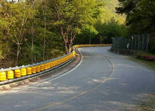 Αγορά 10-15 Ημέρες Χρόνος παραγωγής Ασφαλιστικό φράγμα κυλίνδρων Προσαρμοσμένο φράγμα ασφαλείας Προστασία προσωπικού και εξοπλισμού από συγκρούσεις online manufacture