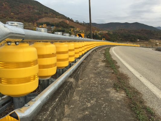 Αγορά 4 Meters Length Highway Roller Barrier High Corrosion Resistance for Mountain Roads Highway Protection online manufacture
