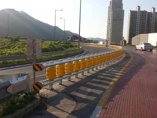 Αγορά Long-Lasting Road Protection Roller Crash Barrier with JT/T281-2007 Standard and 3.5 Mm Thickness online manufacture