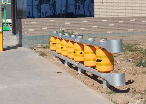 Καλή τιμή Αξεσουάρ Κίτρινα Με Μαύρες Ρίγες Εγκατάσταση Οδικής Ασφάλειας Προσφορά Εξοπλισμού Οδικής Ασφάλειας για Έλεγχο και Διαχείριση Κυκλοφορίας σε απευθείας σύνδεση