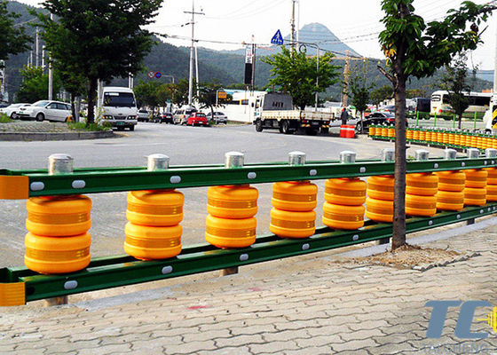 Καλή τιμή Spacing 1m 0.7m 0.5m Crash barrier machine providing 10 Years lifetime solution for traffic safety and roadside protection σε απευθείας σύνδεση
