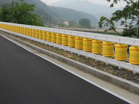 Καλή τιμή Yellow Rolling Guardrail Barrier Featuring EVA Rollers and Q235 Steel Construction Panel Height 1.2m Ideal for Temporary Safety Fencing σε απευθείας σύνδεση
