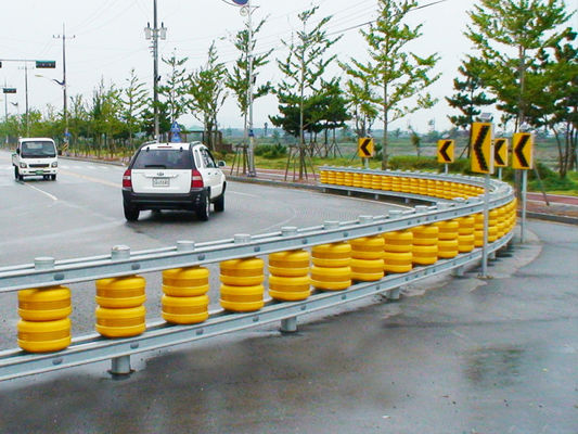 Καλή τιμή Red Fence Rolling Barrier with Guardrail Designed to Improve Highway Traffic Flow and Enhance Roadside Protection σε απευθείας σύνδεση