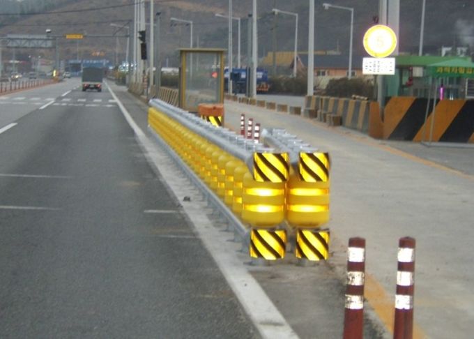 PU εμπόδιο κυλίνδρων εθνικών οδών εμποδίων κυλίνδρων ασφάλειας αφρού/κυκλοφορίας της EVA για το ατύχημα - επιρρεπείς δρόμοι 3